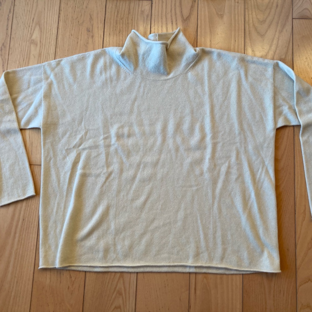 Eileen Fisher 100% cashmere turtleneck sweater size small pale yellow